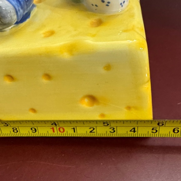Cheese Block with Mouse Figurine Butter Dish/Cheese cover tray - Picture 4 of 11